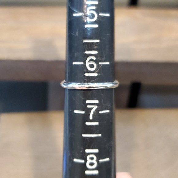 Size 6.5 925 Sterling Silver Brilliant Single Round Cubic Zirconia Ring - Picture 6 of 8